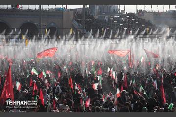 اقامه نماز بر پیکر آقای شهید ایران - 1 60