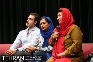 نقد فیلم زیر سقف دودی در فرهنگسرای ارسباران‎ 18