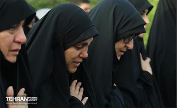 اهتزاز پرچم عزای حسینی بر فراز برج پرچم ایران 31