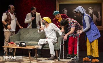 نمایش «بیماری خانواده میم» 16