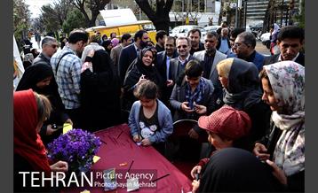 بازدید نماینده مجلس و استاندار تهران از نورزگاه بلوار کشاورز 9