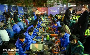 ضیافت یک هزار نفری افطار شهرداری منطقه 10