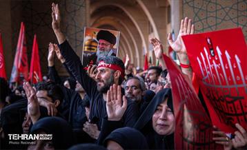 مراسم اقامه نماز بر پیکر آقای شهید ایران 21