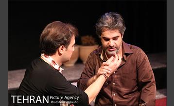 نمایش مرثیه ای برای آقای ع 18