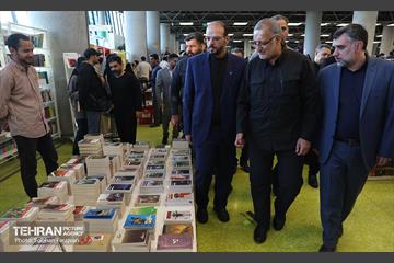 بازدید شهردار تهران از رویداد "اردی‌بهشت کتاب" 26