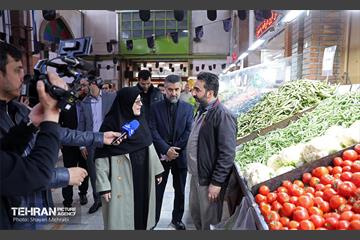 بازدید سخنگوی دولت از بازار میوه و تره‌بار و شهروند جلال آل احمد 60