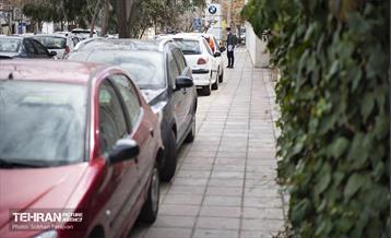 بی قانونی؛ تعرض به حریم پیاده راه 11