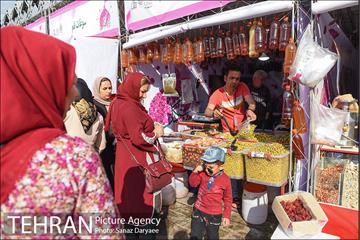 آیین گلاب­گیری «زیارت گل» 1