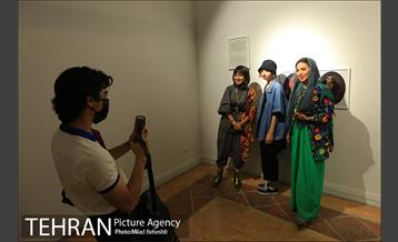 نمایش عکس «زیبایی در جنگ» 16