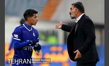 دیدار تیم‌های فوتبال استقلال و صنعت نفت آبادان  15