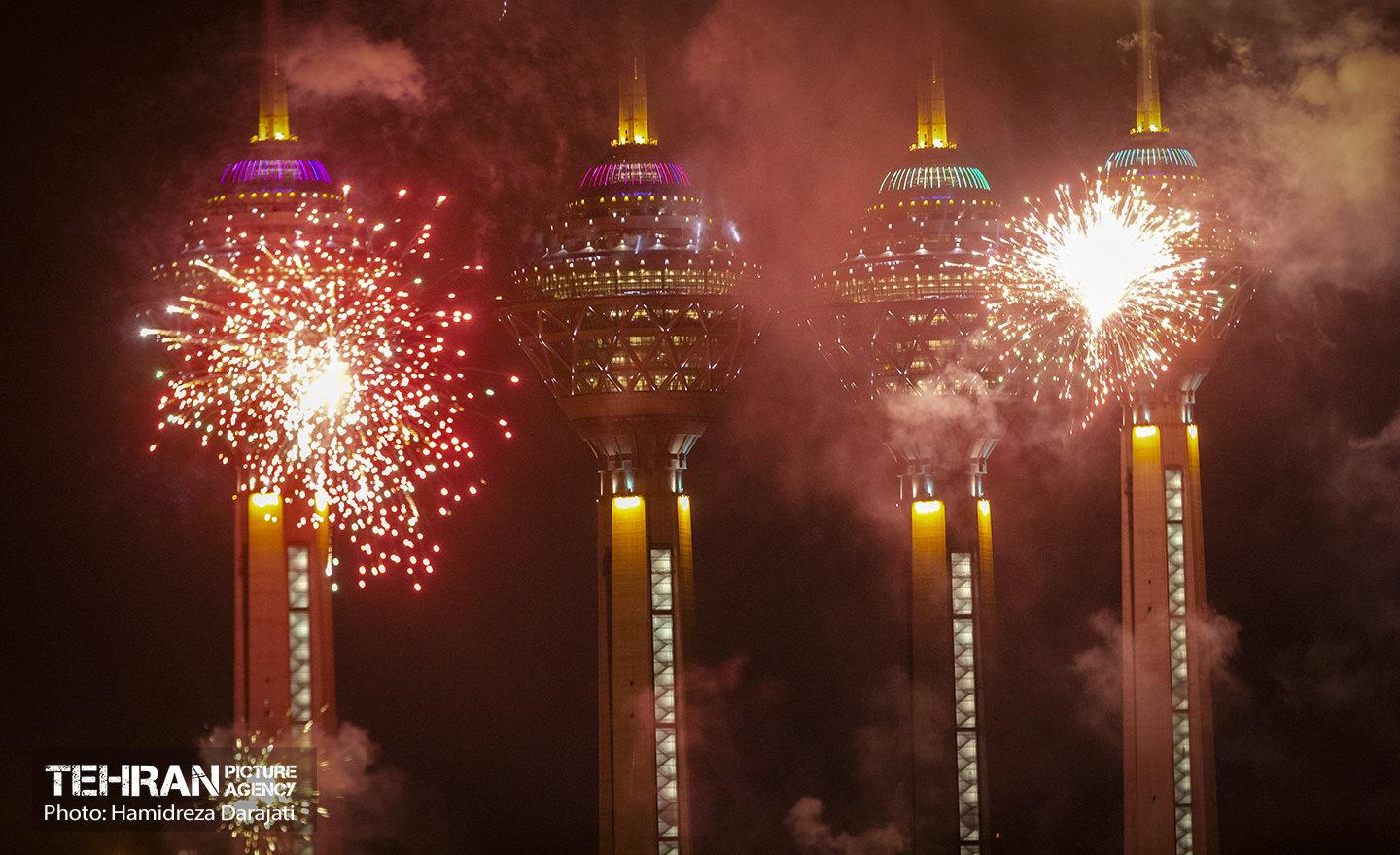 نورافشانی جشن پیروزی انقلاب اسلامی در برج میلاد 24