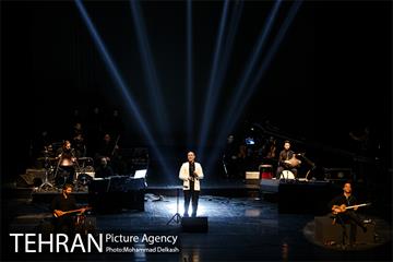 کنسرت آنلاین علیرضا قربانی در تالار وحدت 7