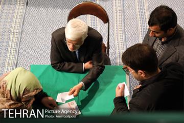 شرکت محسن هاشمی رئیس شورای اسلامی شهر تهران در انتخابات مجلس شورای اسلامی 15