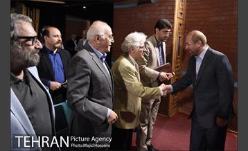 دیدار شهردار تهران با هنرمندان و رونمایی از قرآن خطی 6
