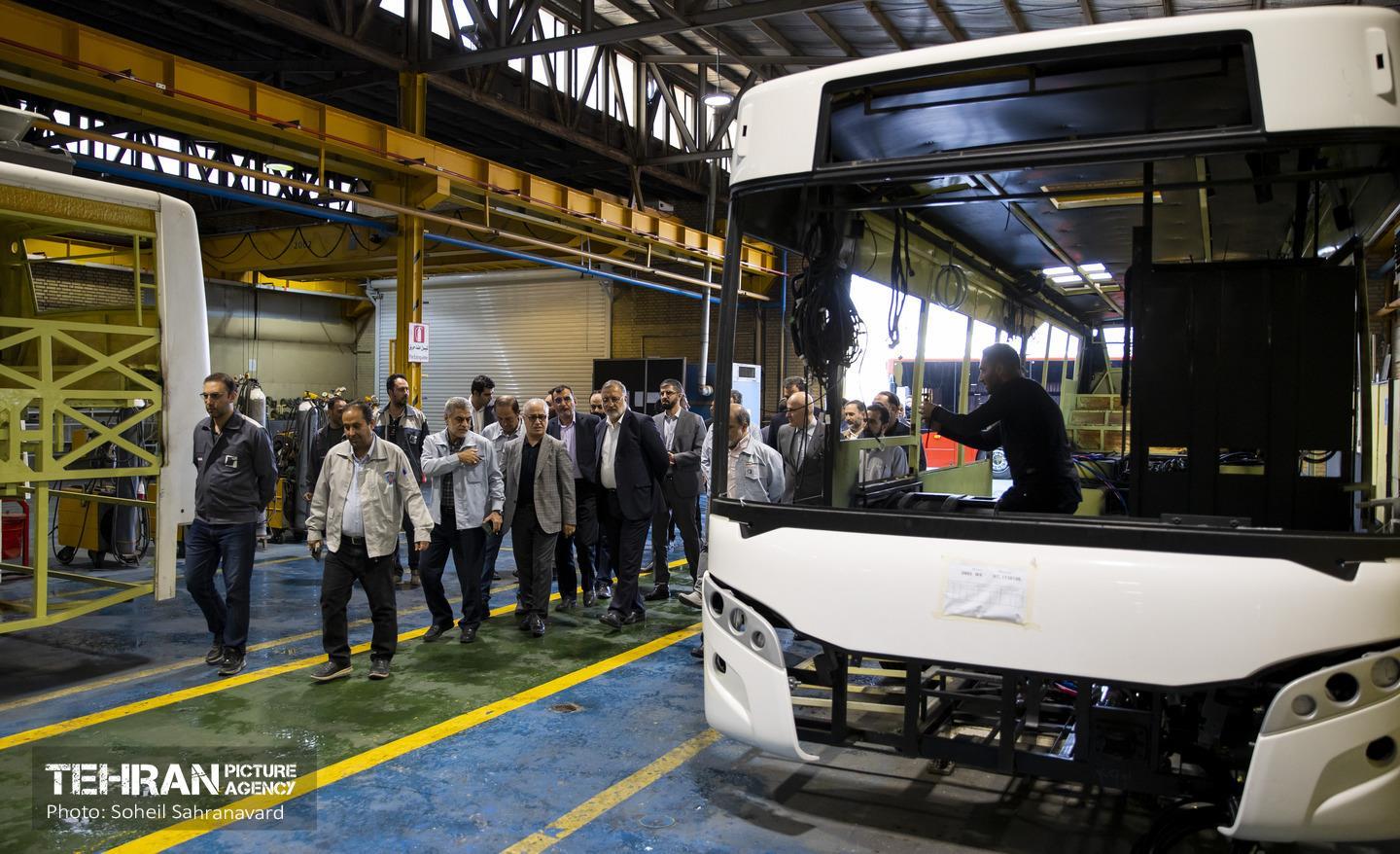 بازدید شهردار تهران از کارخانه خودروسازی «عقاب افشان»