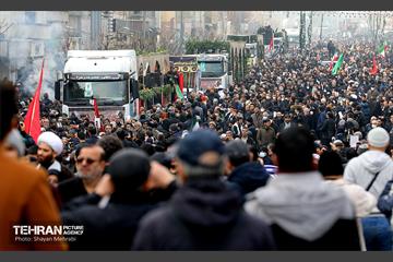 تشییع پیکر ۲۰۰ شهید گمنام دفاع مقدس در تهران 8