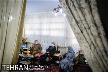 دیدار شهردار تهران با مادر شهیدان خالقی پور 7