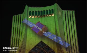 نورافشانی جشن پیروزی انقلاب اسلامی در میدان آزادی 24