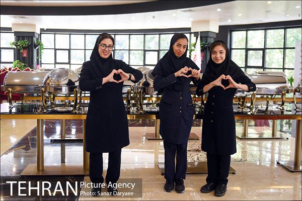 رستوران پردیس قلهک با پرسنل ناشنوا  8