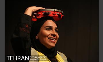 نمایش بر پهنه چشمان مغربی ات‎ 18