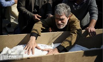 تشییع پیکر شهید آتش‌نشان «قریب رضا دارابی» 13