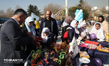 پنجره‌ای رو به آسمان آبی در منطقه 3 12