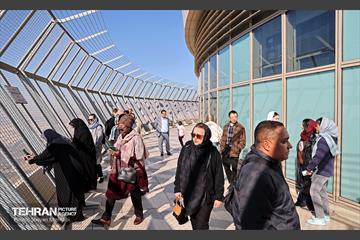 نمایشگاه «رخ دوست»تور تهرانگردی وابستگان نظامی سفارتخانه‌های خارجی مقیم تهران 44