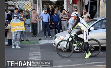 آموزش فرهنگ ترافیک توسط بچه های سندرم دان 4