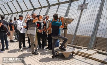 بازدید بیش از ۱۰۰ خانواده شهدای غزه از برج میلاد 17