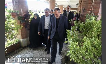 بازدید احمد مسجدجامعی از دست اندرکاران تهیه دائره المعارف تهران 3