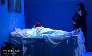 نمایش «تختی در اتاق 23 هتل آتلانتیک» 16