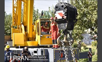 سقوط جرثقیل در بزرگراه شهید محلاتی 11