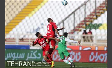 دیدار تیم های فوتبال ماشین سازی و پرسپولیس