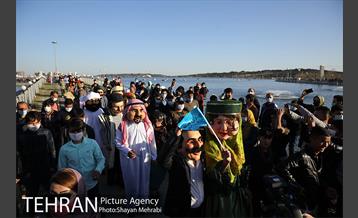 گردهمایی بزرگ عروسک‌های نوروزی در دریاچه شهدای خلیج فارس 33