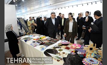 بازدید شهردار تهران از نمایشگاه دستاوردهاى هنرى زنان هنرمند داراى معلولیت 9