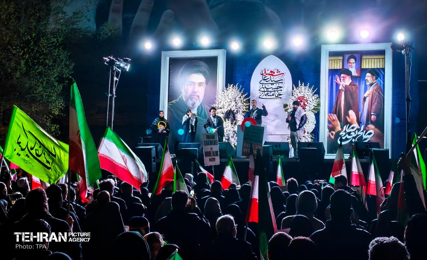 اجتماع بین‌المللی در تهران در حمایت از ایران و بیعت با رهبر جدید