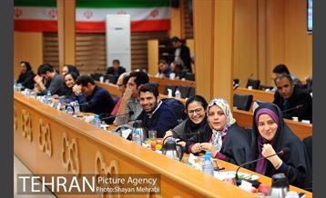نشست صمیمانه دکتر نجفی با خبرنگاران حوزه شهری 19