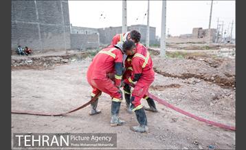 عملیات تخلیه آب از شهرک پیام اهواز 13