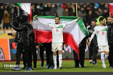 جشن و شادی بازیکنان و کادر فنی تیم ملی ایران پس از صعود به جام جهانی 2022