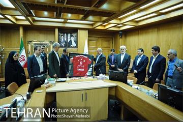 دیدار اعضای فدراسیون فوتبال با شهردار تهران 44