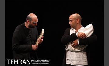 نمایش سه خواهر‎ 27