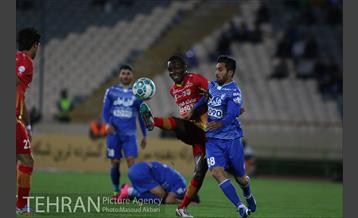 دیدار تیم های فوتبال استقلال و فولاد خوزستان