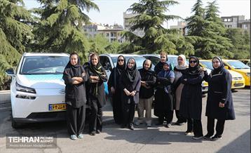 ایستگاه تاکسی بانوان در نمایشگاه زنان و تولید ملی 20