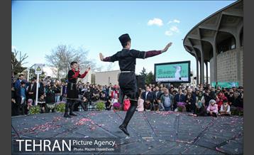 جنگ شادی در تئاتر شهر 4