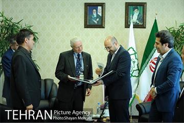 دیدار میهمانان خارجی حاضر در اجلاس جهانی شوراها و شهرداران با رییس مرکز ارتباطات و امور بین الملل شهرداری تهران 13