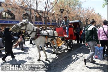 خیابان پانزده خرداد در روزه های پایانی سال‎ 21
