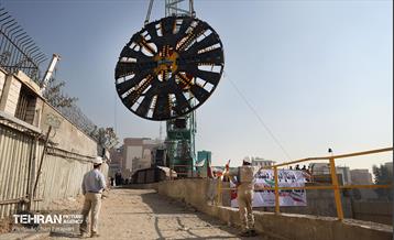 مونتاژ قطعه اصلی دومین دستگاه TBM خط 10 33