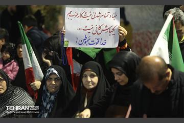 تجمع شب سی‌وچهارم در میدان انقلاب 18