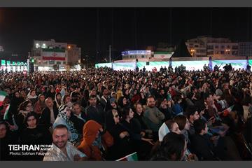 رویداد «شب ایران» در میدان انقلاب اسلامی 40
