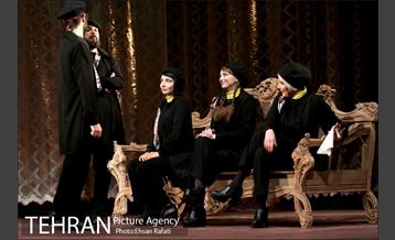 نمایش باغ آلبالو 5